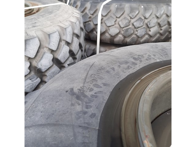 Partij diverse banden op velg, o.a michelin - afbeelding 19 van  32