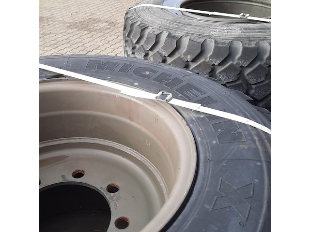 Partij diverse banden op velg, o.a michelin - afbeelding 20 van  32