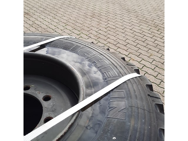 Partij diverse banden op velg, o.a michelin - afbeelding 25 van  32