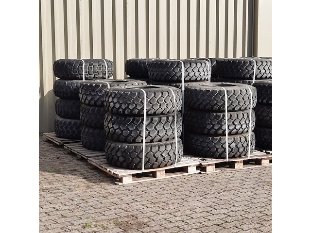 Partij diverse banden op velg, o.a michelin - afbeelding 27 van  32