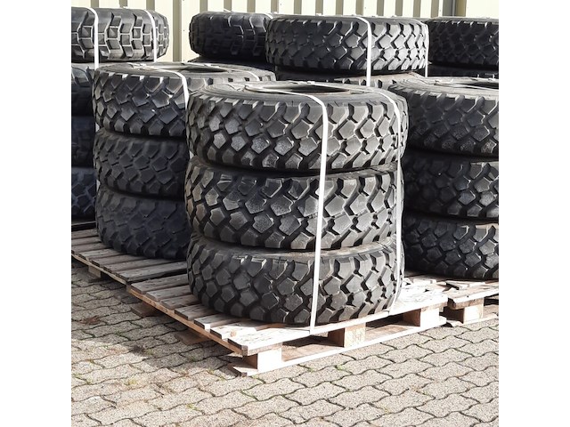 Partij diverse banden op velg, o.a michelin - afbeelding 29 van  32