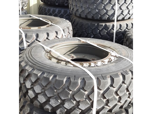 Partij diverse banden op velg, o.a michelin - afbeelding 30 van  32