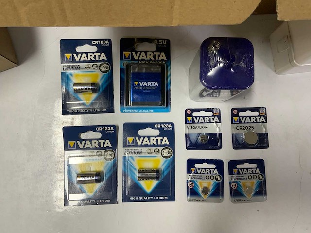 Partij diverse batterijen en accu's - afbeelding 2 van  5