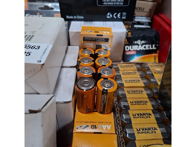 Partij diverse batterijen o.a. duracell, energizer, varta - afbeelding 5 van  10