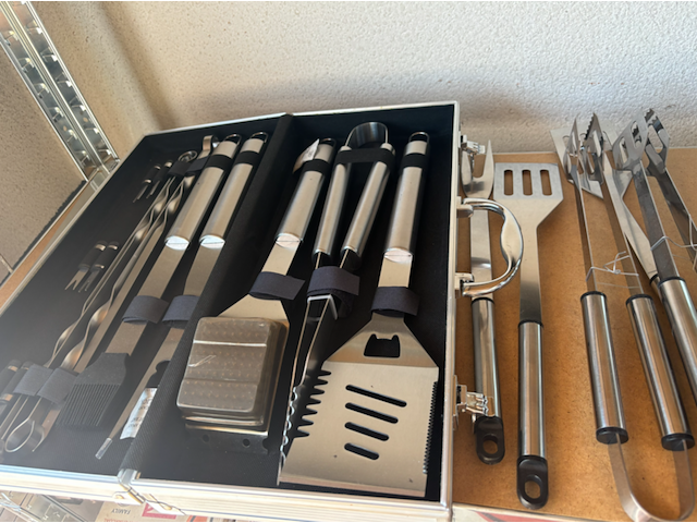 Partij diverse bbq tools - afbeelding 1 van  2