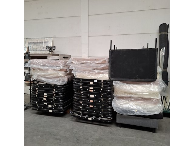 Partij diverse bedden ca. 90x200cm - afbeelding 1 van  8