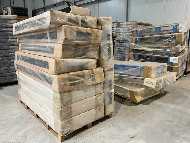 Partij diverse bedframes staal - afbeelding 2 van  4