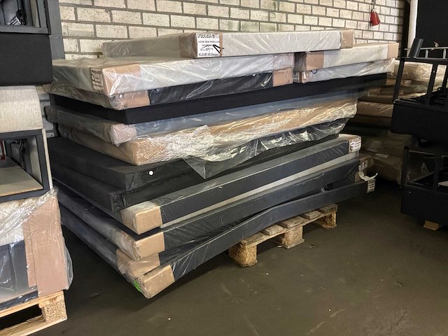 Partij diverse bedframes/onderdelen - afbeelding 2 van  6