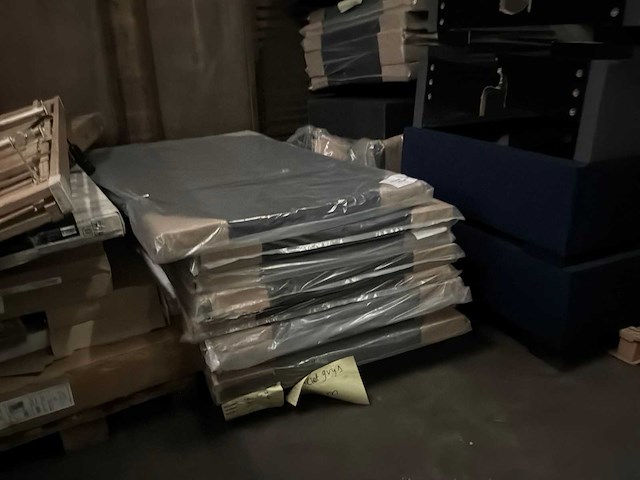 Partij diverse bedframes/onderdelen - afbeelding 13 van  26