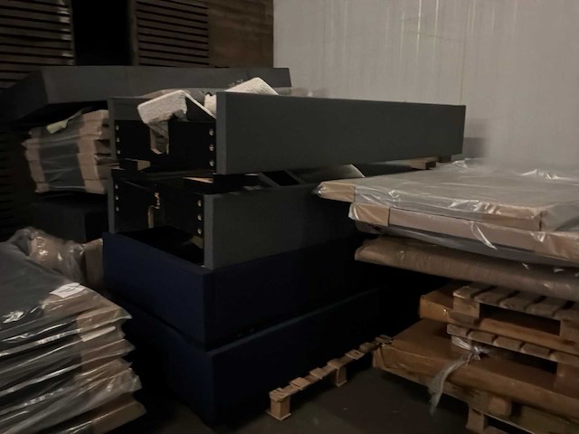 Partij diverse bedframes/onderdelen - afbeelding 16 van  26