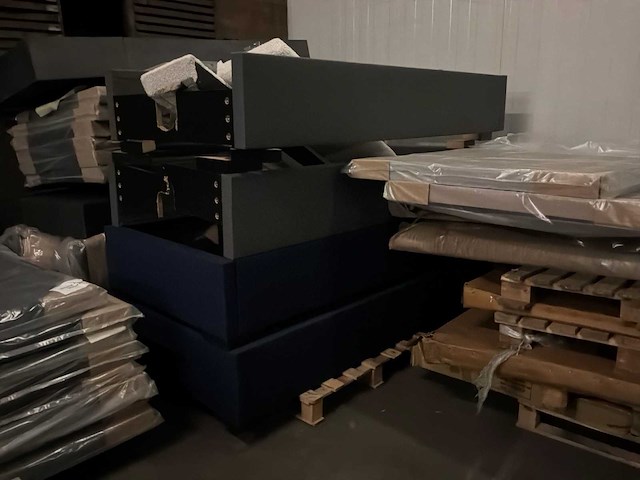 Partij diverse bedframes/onderdelen - afbeelding 17 van  26