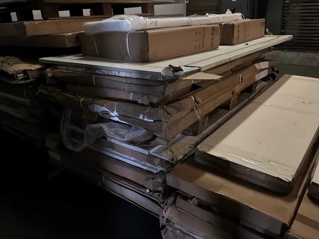 Partij diverse bedframes/onderdelen - afbeelding 24 van  26