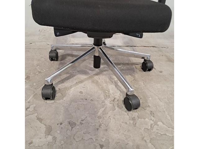 Partij diverse bedrijfsinventaris, o.a. artifort - afbeelding 3 van  35