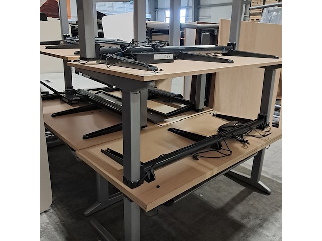 Partij diverse bedrijfsinventaris, o.a. artifort - afbeelding 1 van  35