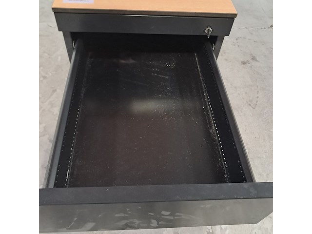 Partij diverse bedrijfsinventaris, o.a. artifort - afbeelding 19 van  35