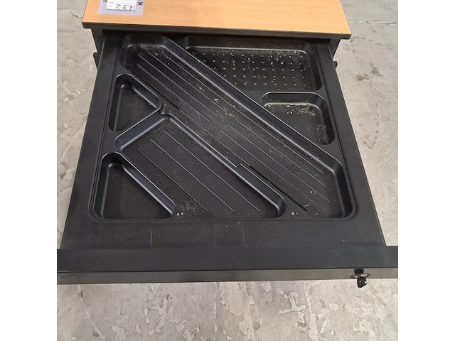 Partij diverse bedrijfsinventaris, o.a. artifort - afbeelding 21 van  35