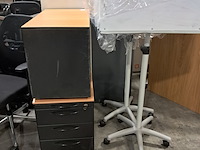 Partij diverse bedrijfsinventaris, o.a. artifort - afbeelding 22 van  35