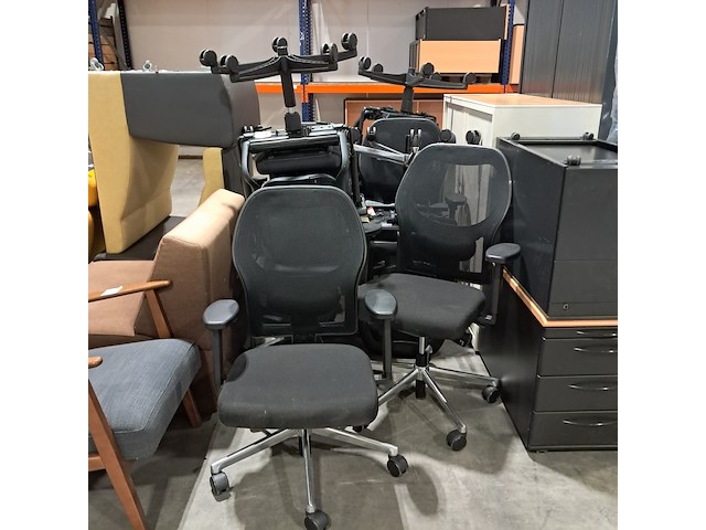 Partij diverse bedrijfsinventaris, o.a. artifort - afbeelding 32 van  35