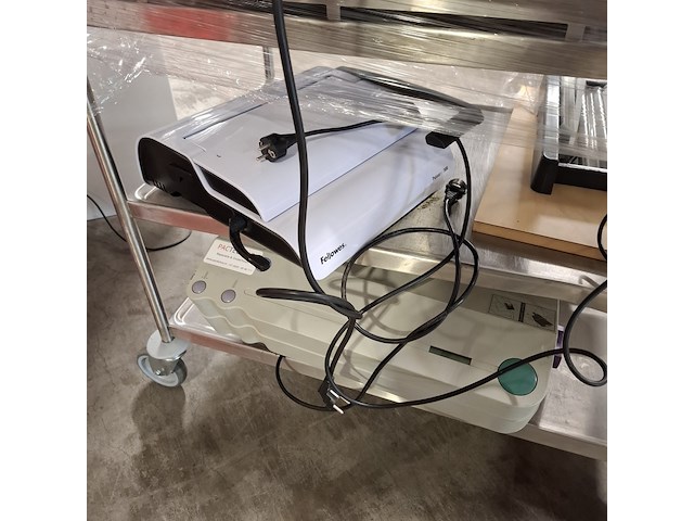 Partij diverse bedrijfsinventaris - afbeelding 7 van  33