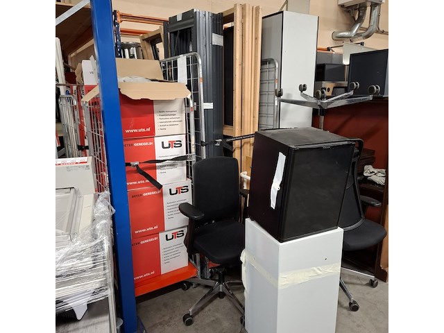 Partij diverse bedrijfsinventaris - afbeelding 18 van  33