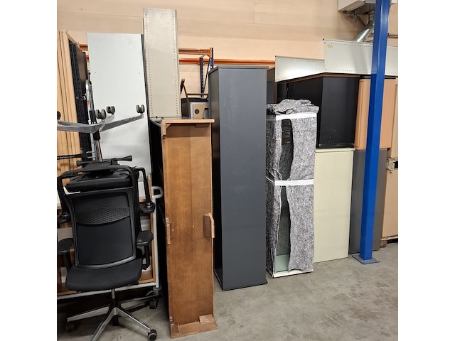 Partij diverse bedrijfsinventaris - afbeelding 19 van  33