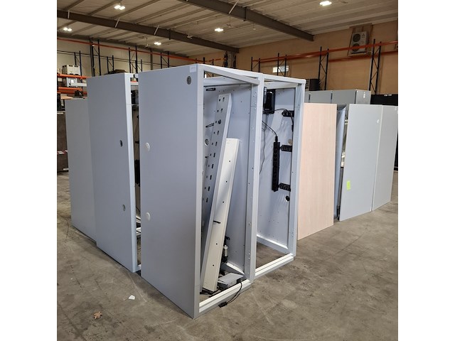 Partij diverse bedrijfsinventaris - afbeelding 24 van  33