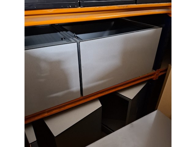 Partij diverse bedrijfsinventaris - afbeelding 31 van  33