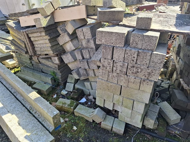 Partij diverse bestratingssteen - afbeelding 2 van  5