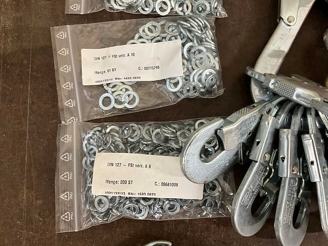 Partij diverse bevestigingsmaterialen en diversen - afbeelding 8 van  11