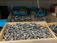 Partij diverse bevestigingsmaterialen - afbeelding 2 van  9