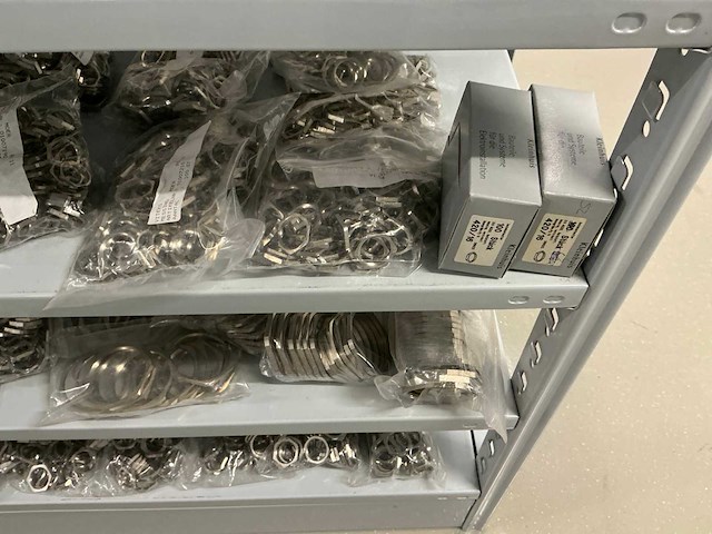 Partij diverse bevestigingsmaterialen - afbeelding 18 van  30