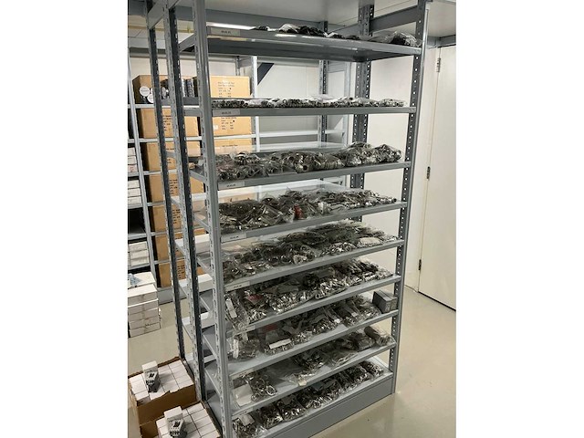 Partij diverse bevestigingsmaterialen - afbeelding 12 van  30