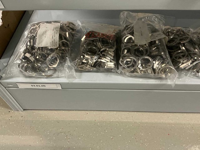 Partij diverse bevestigingsmaterialen - afbeelding 23 van  30