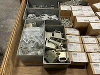 Partij diverse bevestigingsmaterialen - afbeelding 15 van  21