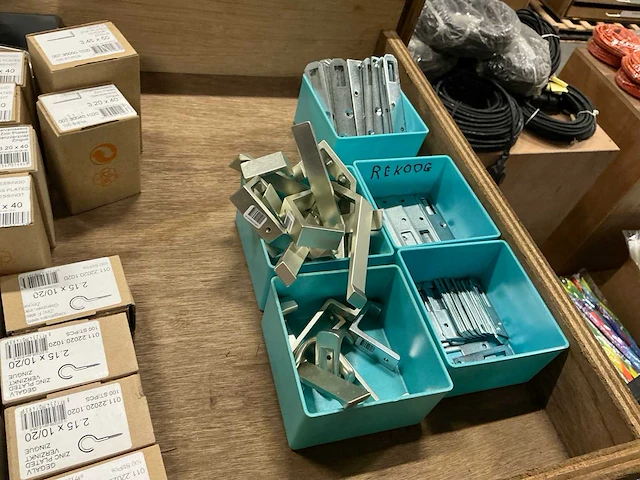 Partij diverse bevestigingsmaterialen - afbeelding 19 van  21