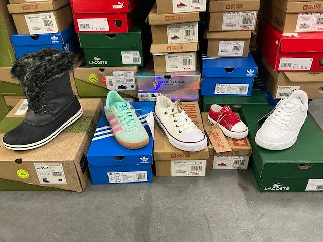 Partij diverse big star/adidas/lacoste/camp kids sneakers (50x) - afbeelding 1 van  18