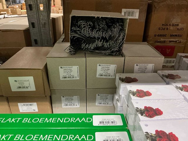 Partij diverse bloemisterij artikelen (303x) - afbeelding 10 van  16