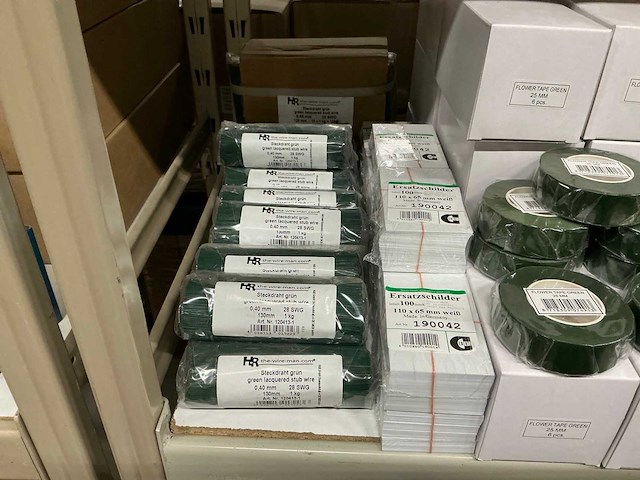 Partij diverse bloemisterij artikelen (303x) - afbeelding 10 van  16