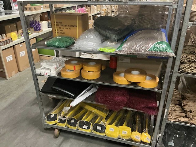 Partij diverse bloemisterij artikelen - afbeelding 1 van  20