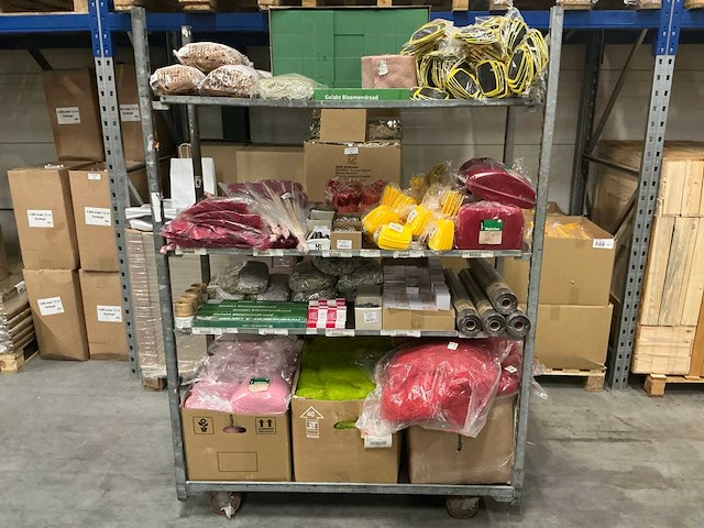 Partij diverse bloemisterij artikelen - afbeelding 1 van  12