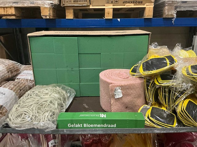 Partij diverse bloemisterij artikelen - afbeelding 2 van  12