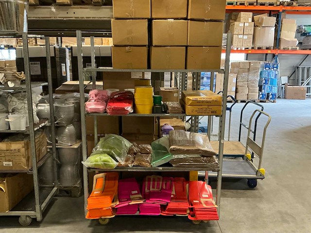 Partij diverse bloemisterij artikelen - afbeelding 1 van  13