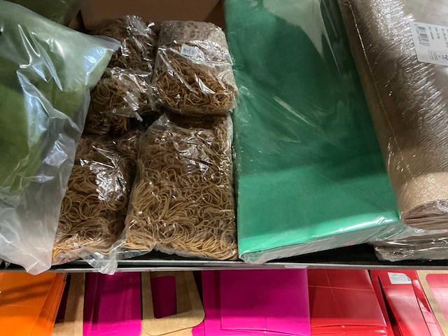 Partij diverse bloemisterij artikelen - afbeelding 13 van  13