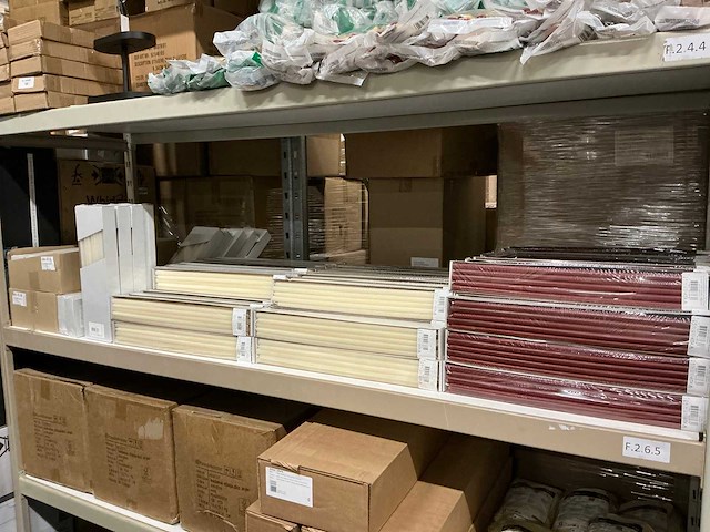 Partij diverse bloemsteekkaarsen (2320x) - afbeelding 1 van  7