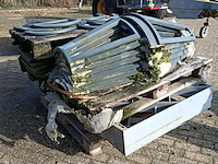 Partij diverse boom krans - roosters en bescherming - afbeelding 3 van  6