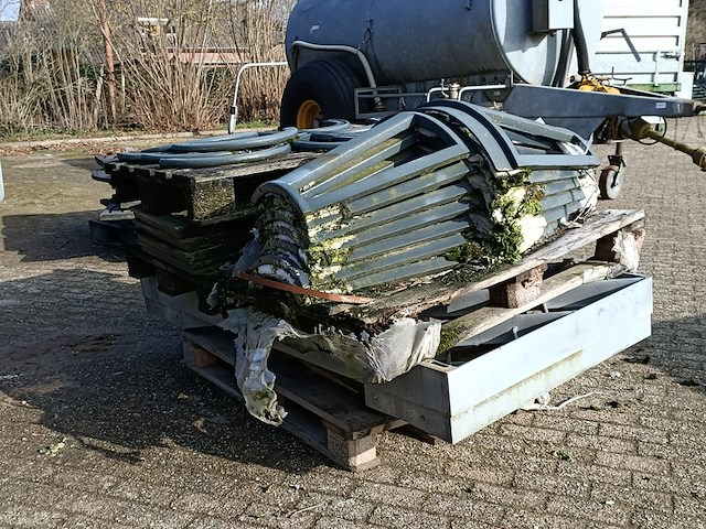 Partij diverse boom krans - roosters en bescherming - afbeelding 4 van  6