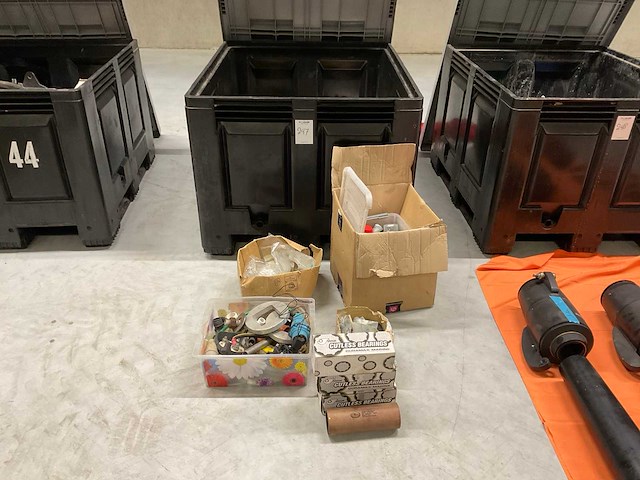 Partij diverse bootonderdelen - afbeelding 1 van  10