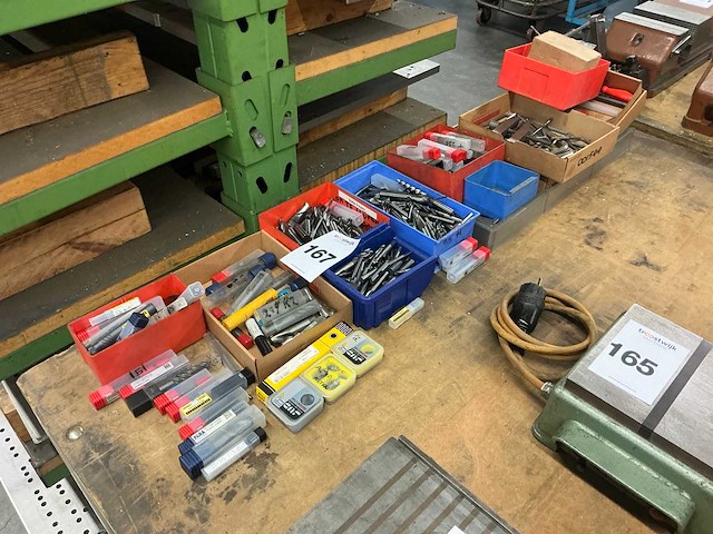 Partij diverse boren en klein gereedschap - afbeelding 1 van  7