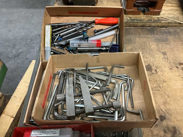 Partij diverse boren en klein gereedschap - afbeelding 7 van  7