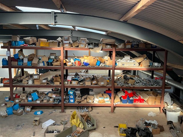 Partij diverse bouten, moeren en schroeven - afbeelding 1 van  19